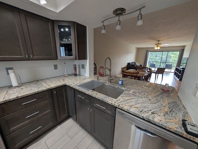 Foto del edificio - Fairview Vista Point 2 Bed / 2 Bath