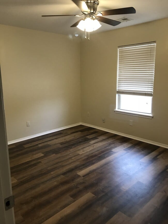 Building Photo - 1815 W Wiley St