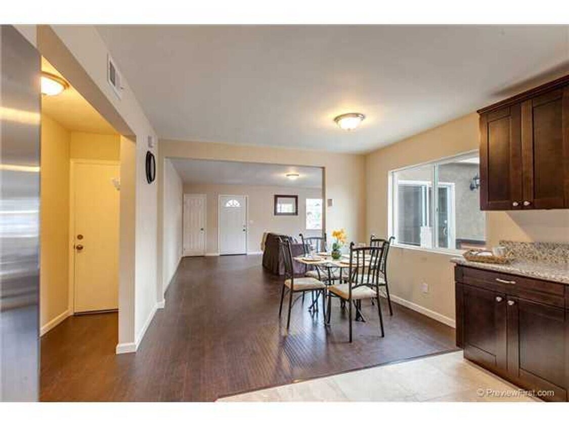 Foto principal - YOUR NEW HOME - IMPERIAL BEACH 3 bed / 2 bath Minutes to the beach!!
