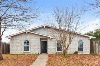 Building Photo - 9017 Willowbrook Dr