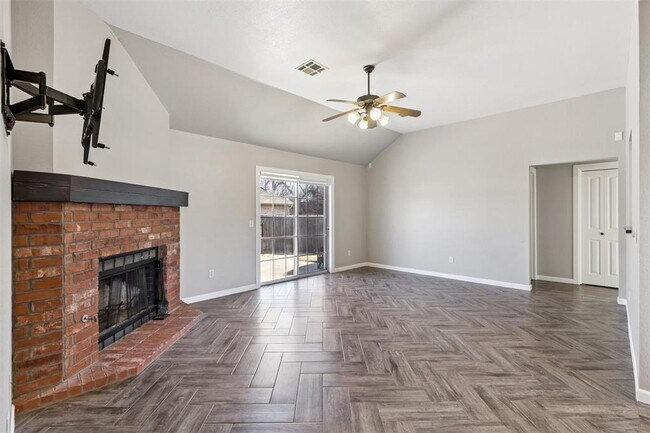 Building Photo - 824 Hunter Pl