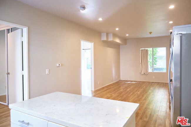 Building Photo - 1242 9th Ct