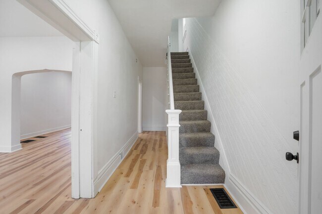 Foto del edificio - Newly Renovated 4 Bed, 2 Bath Home - Off-S...