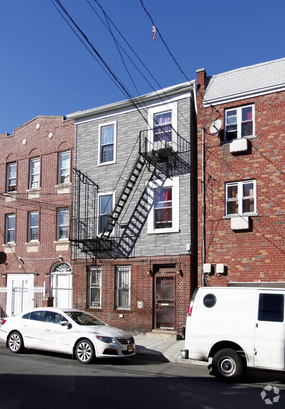 Foto principal - 763 E 213th St