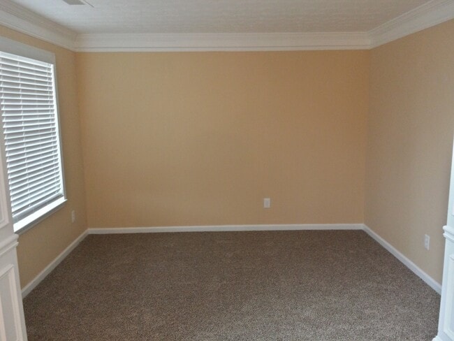 Building Photo - Impressive 4 bedroom and 3 bath home!