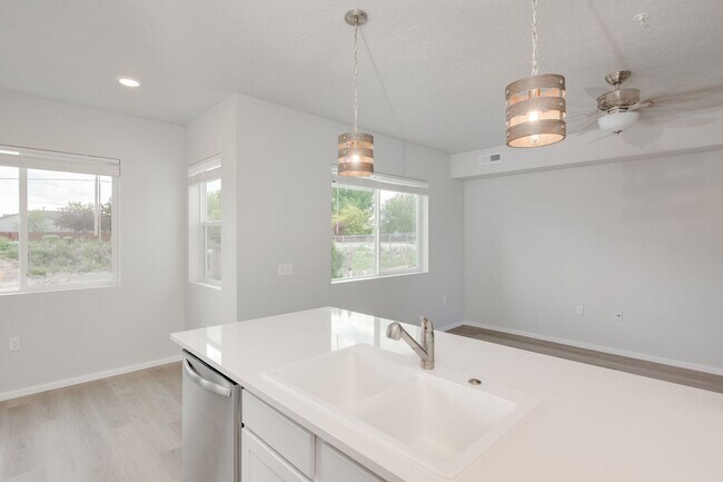 Foto del edificio - 2 Bedroom Apartments in Caldwell With Styl...