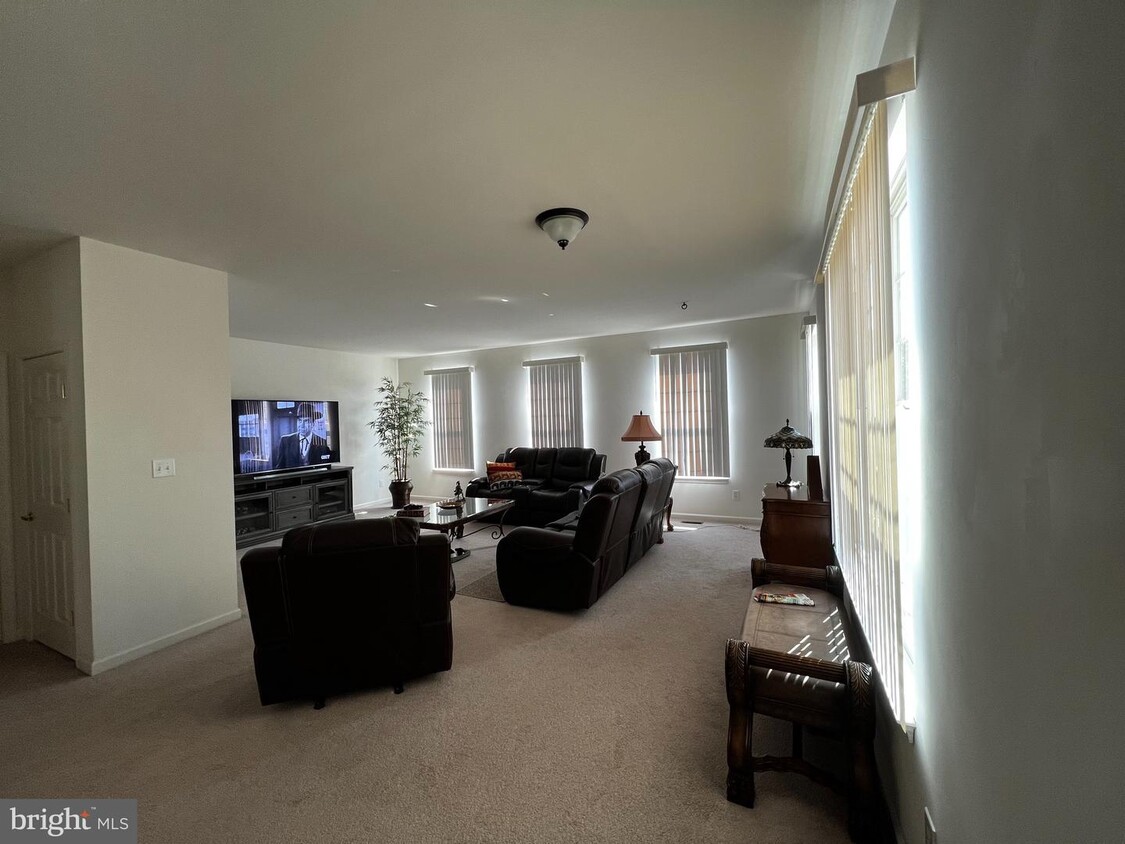 Foto principal - 68 Lilly Dr