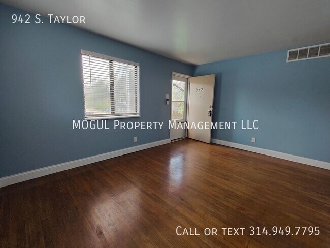 Building Photo - Great location!  Great schools!  Kirkwood ...