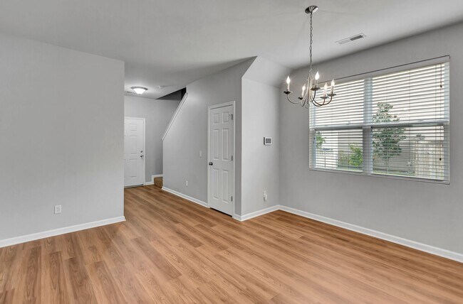 Foto del edificio - Spacious 3 Bedroom home in Mckwen!