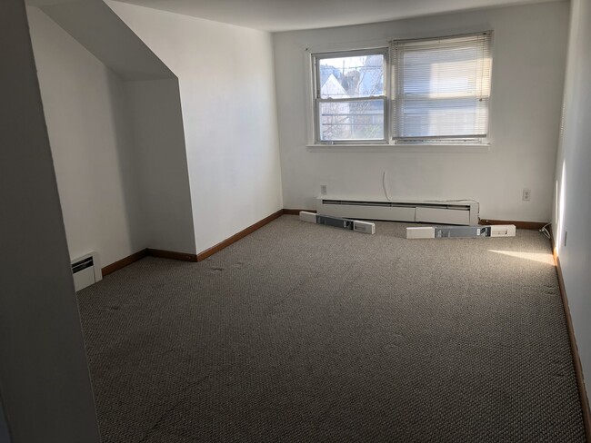 Building Photo - 351 Sanford Ave