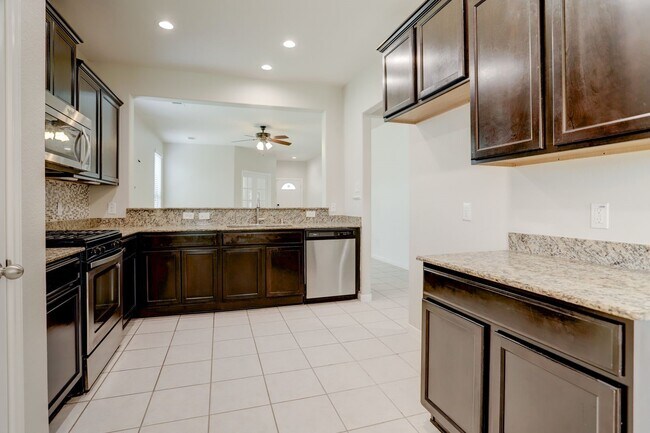 Foto del edificio - 1011 Larkfield Dr