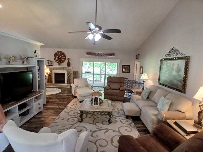 Building Photo - 3016 Seminole Loop