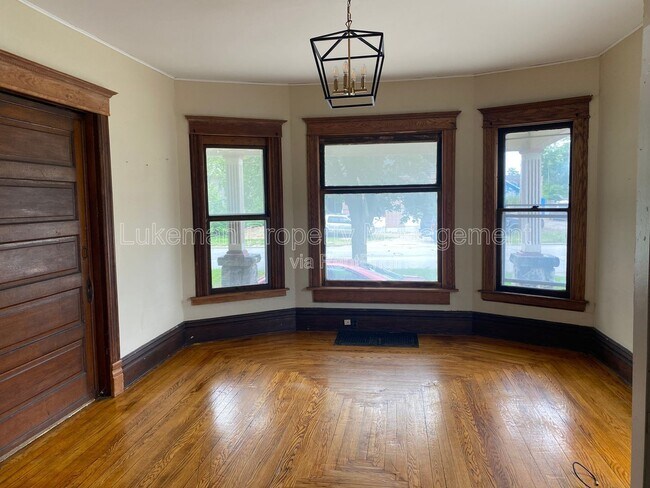 Foto del edificio - 612 W Kalamazoo Ave