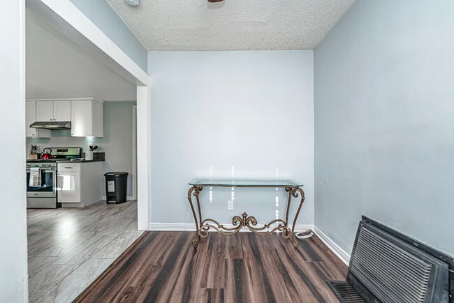 Foto del edificio - 924 W Walnut Ave