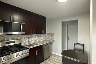 Building Photo - 15 Terrace Ave
