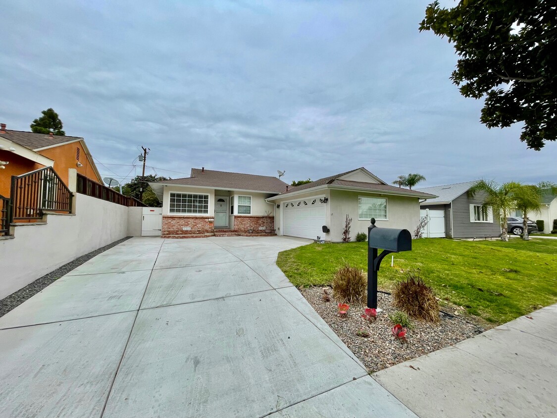 Foto principal - 3651 W 147th St