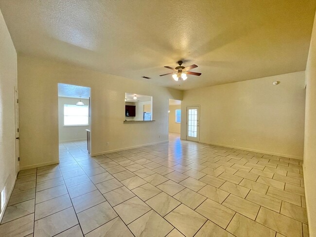 Building Photo - $500 Off 1st Month!  Viewable February 8th...