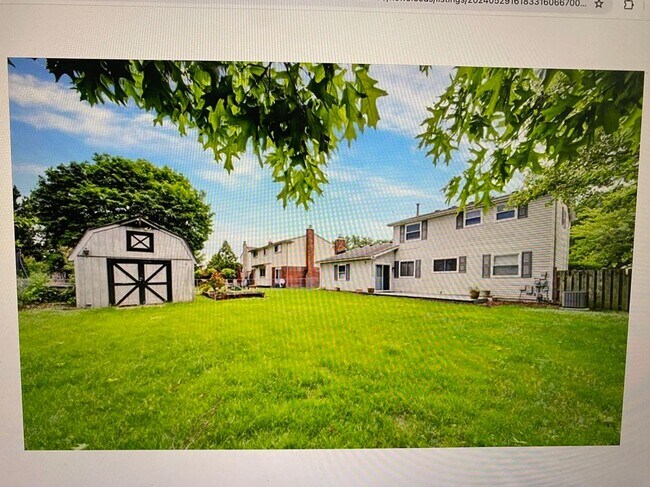 Foto del edificio - 42668 Addison Ave