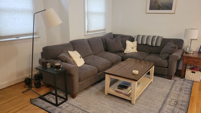 Building Photo - Ghent Square