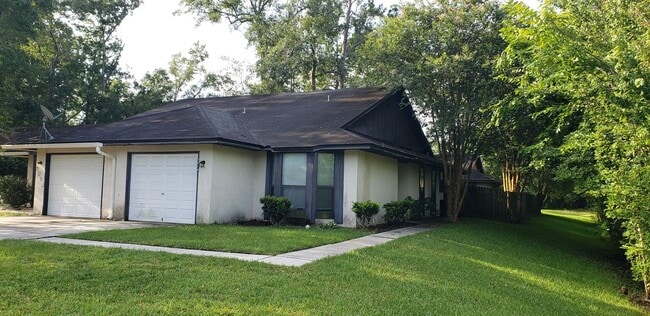 Building Photo - $1250 - 3/2/1 - Collins Road near the Base.