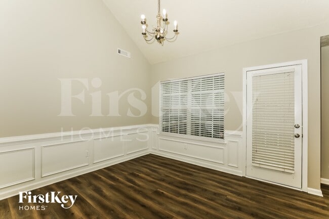 Building Photo - 708 Tullamore Way