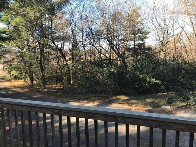 Building Photo - Hillside Triplex