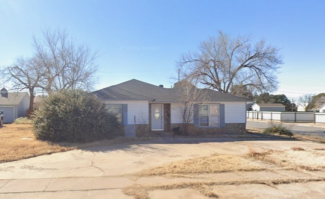 Building Photo - 602 E Tate St