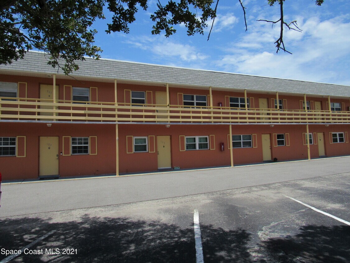 Foto principal - 400 Catalina Rd