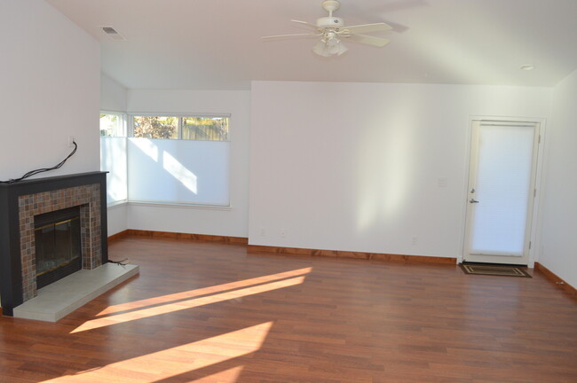 Building Photo - 62 Plumwood Ct