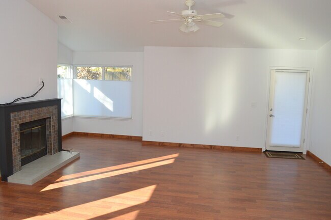Foto del edificio - 62 Plumwood Ct