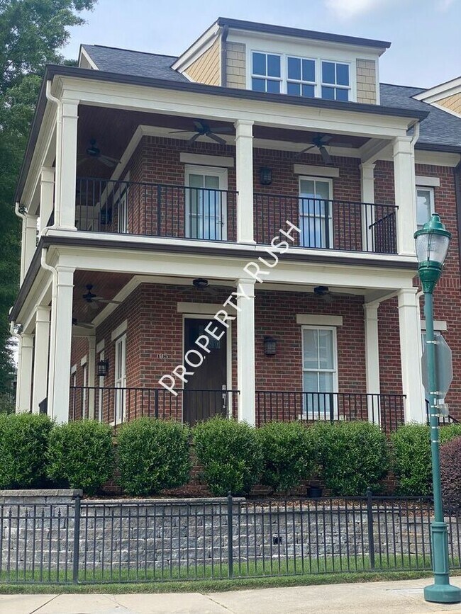 Foto del edificio - 105 E 3rd St