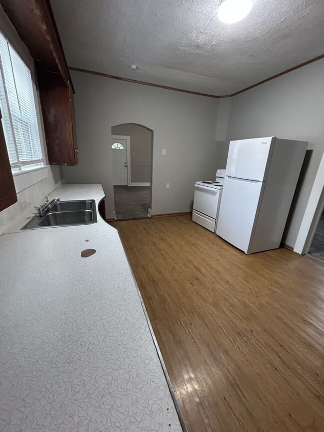 Building Photo - Nice 1 bedroom 1 bath in walking distance to Frontenac School