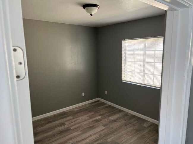 Building Photo - 45517 Corkwood Ave