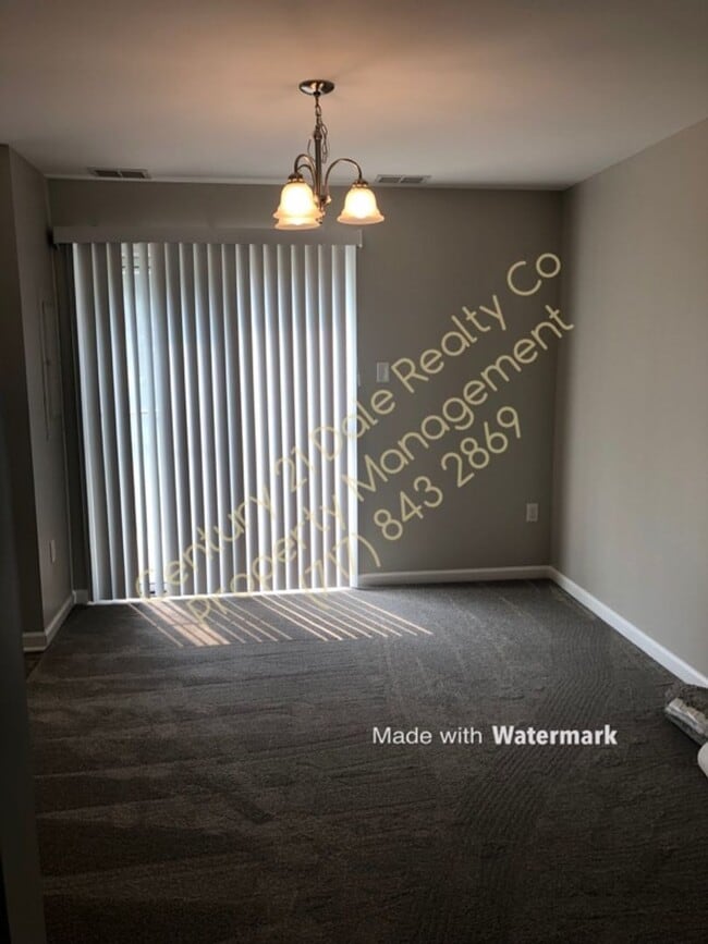 Building Photo - Lovely 2 Bedroom Home in Central School Di...