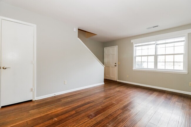Building Photo - Charming  Mount Pleasant Home