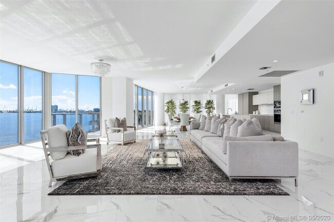 Foto del edificio - 2900 NE 7th Ave