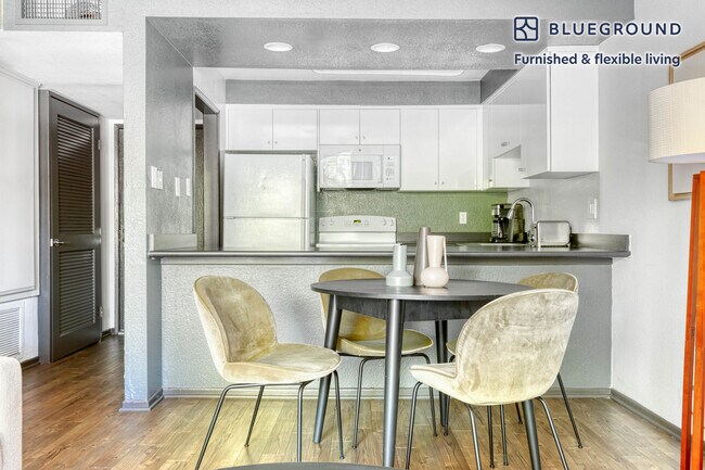 Foto del edificio - 385 S Catalina Ave