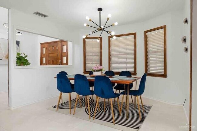 Building Photo - 2100 S 5th St