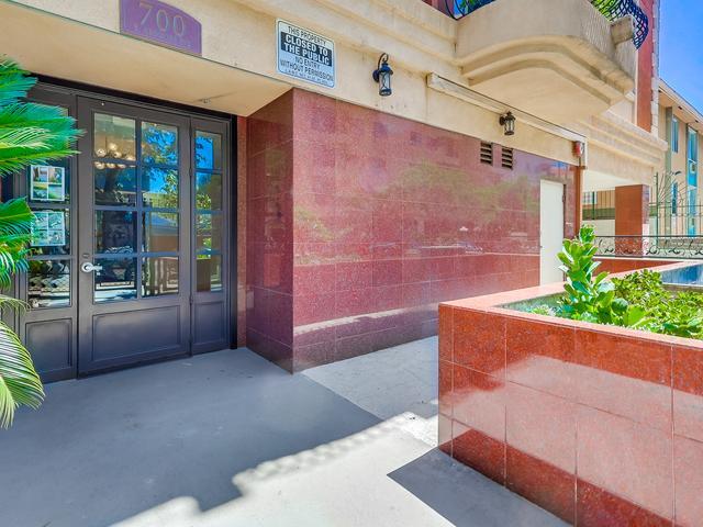 Building Photo - 700 S Ardmore Ave