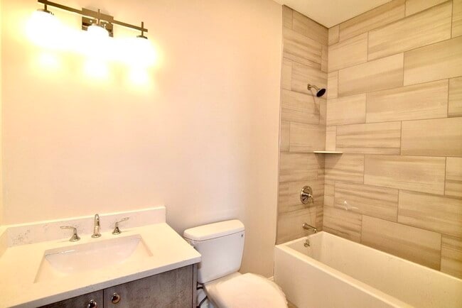 Building Photo - 601 Washington St