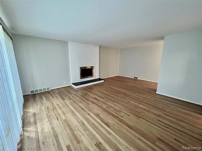 Building Photo - 6901 Woodbank Dr