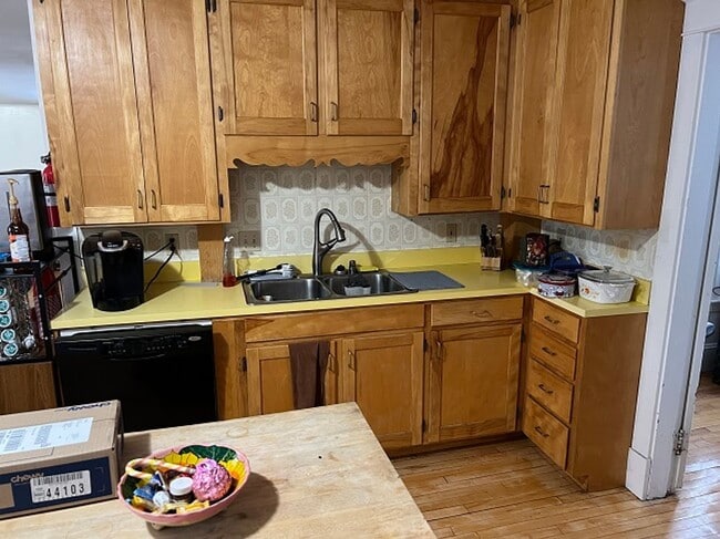 Building Photo - 241 Main St