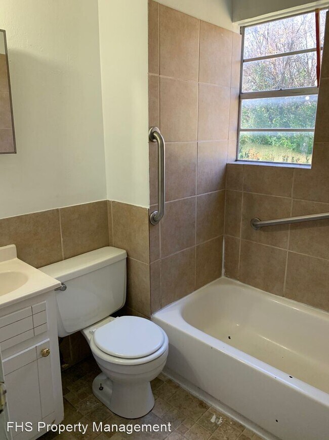 Building Photo - 2 br, 1 bath House - 925 N Fulbright Ave