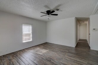 Building Photo - 11727 Greensbrook Forest Dr