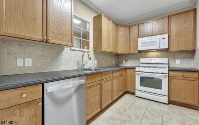 Building Photo - 143 Conover Terrace