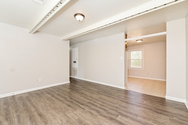 Building Photo - 105 Hidden Pines Dr