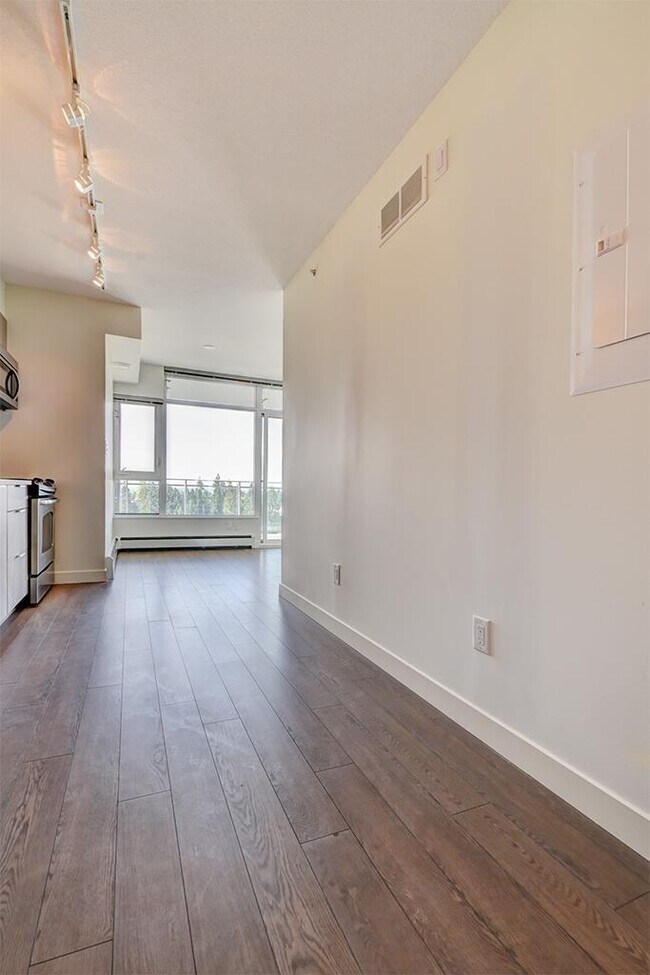 Photo du bâtiment - 13308 Central Ave