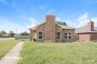 Building Photo - 1633 Mockingbird Ln