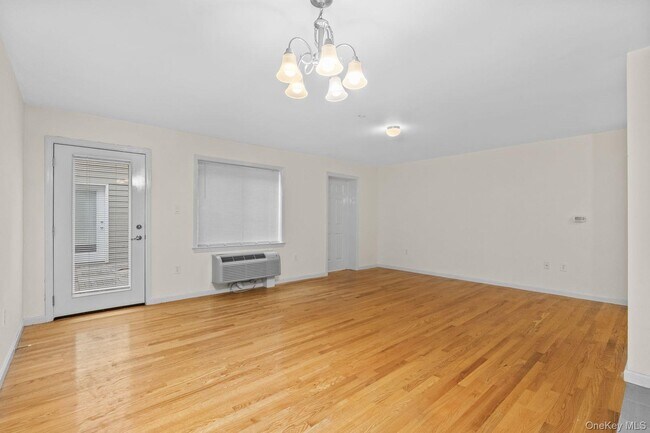 Building Photo - 160 Chatterton Ave