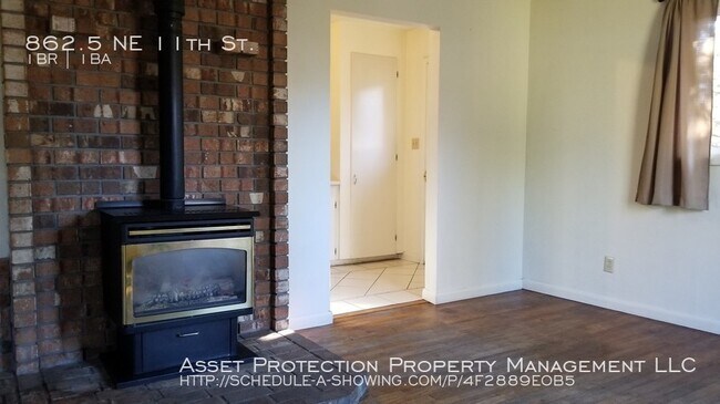 Building Photo - VIDEOTOUR: Private Cottage Close to Costco...